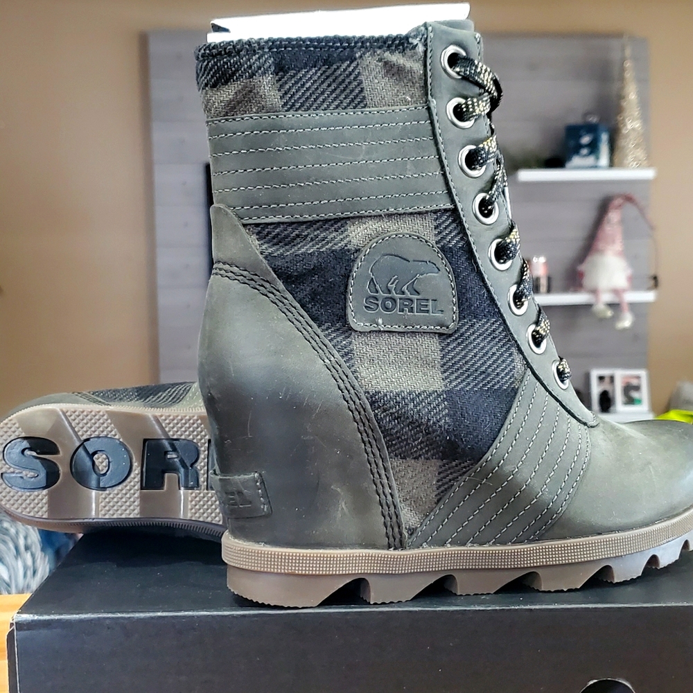 Sorel Alpine Lexie Wedges!